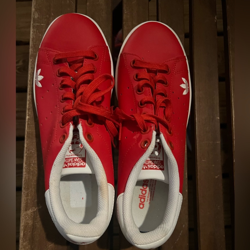 Adidas FW2041 Boys Stan Smith Size 6 red